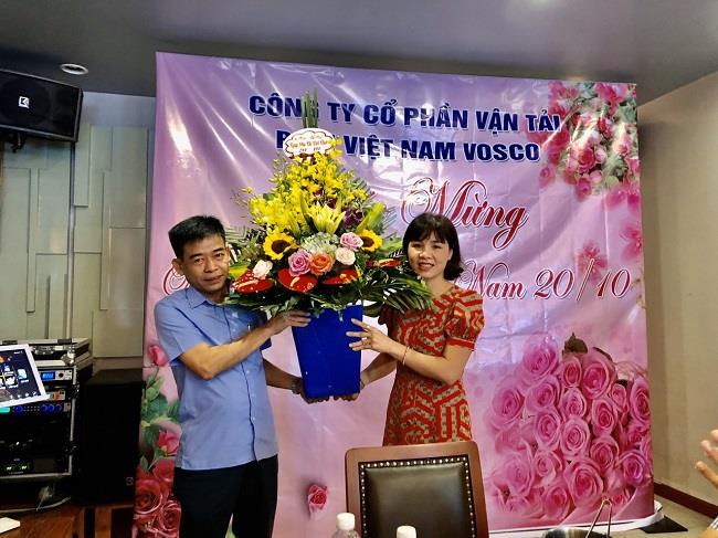 Lãnh đạo gặp mặt chúc mừng các cán bộ nữ Công ty CP Vận tải biển Việt Nam