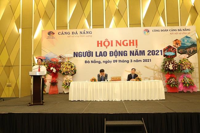 Ủy viên BCH Tổng Liên đoàn LĐVN, Chủ tịch Công đoàn Tổng công ty Lê Phan Linh phát biểu chỉ đạo tại hội nghị NLĐ Cảng Đà Nẵng 2021